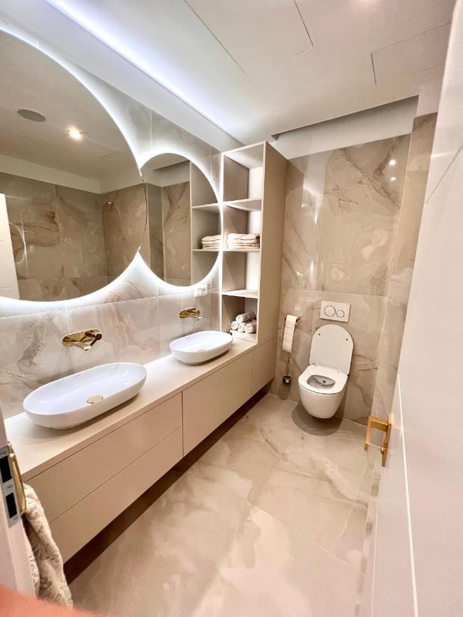 Stylish 3 Bedroom Apartment In The Hearth Of City Center With History Bratislava Exteriér fotografie