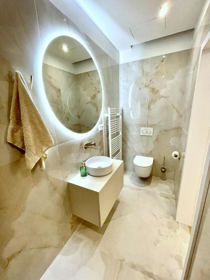 Stylish 3 Bedroom Apartment In The Hearth Of City Center With History Bratislava Exteriér fotografie