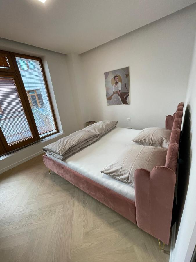 Stylish 3 Bedroom Apartment In The Hearth Of City Center With History Bratislava Exteriér fotografie