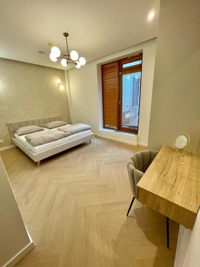 Stylish 3 Bedroom Apartment In The Hearth Of City Center With History Bratislava Exteriér fotografie