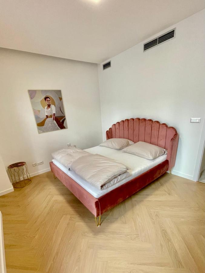 Stylish 3 Bedroom Apartment In The Hearth Of City Center With History Bratislava Exteriér fotografie