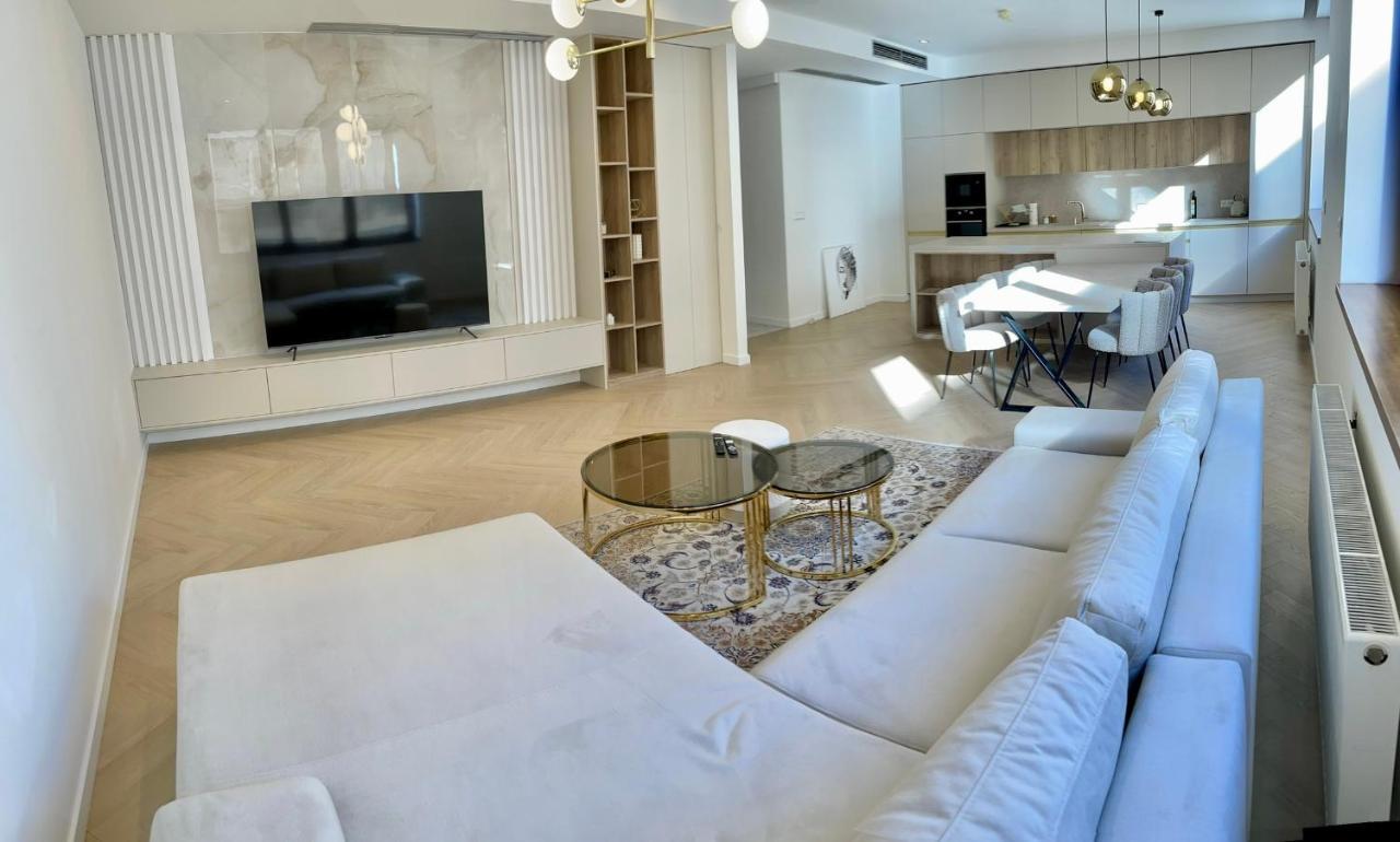 Stylish 3 Bedroom Apartment In The Hearth Of City Center With History Bratislava Exteriér fotografie